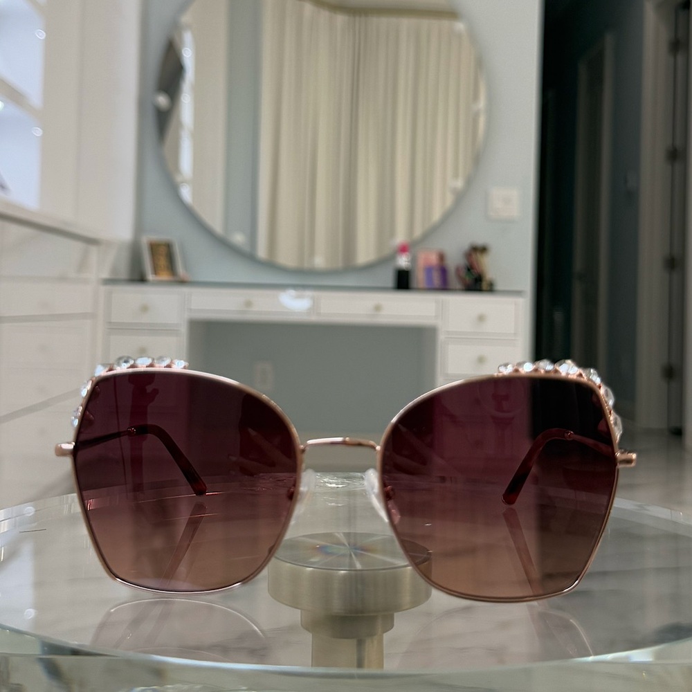 NWT Carolina Herrera Sunglasses